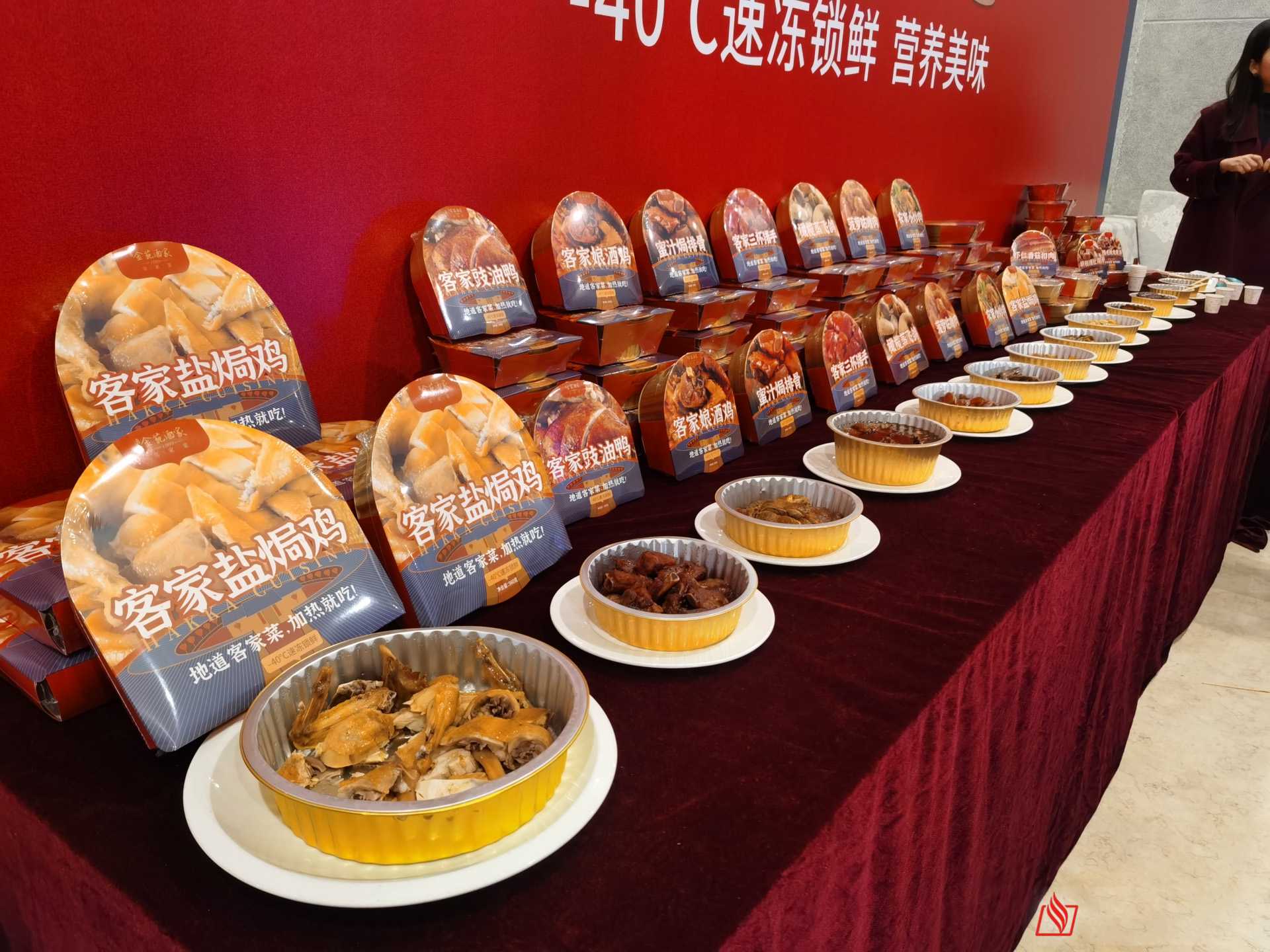 預(yù)制菜鎖鮮革命!一臺(tái) “會(huì)呼吸” 的包裝機(jī)如何讓料理包媲美現(xiàn)做?