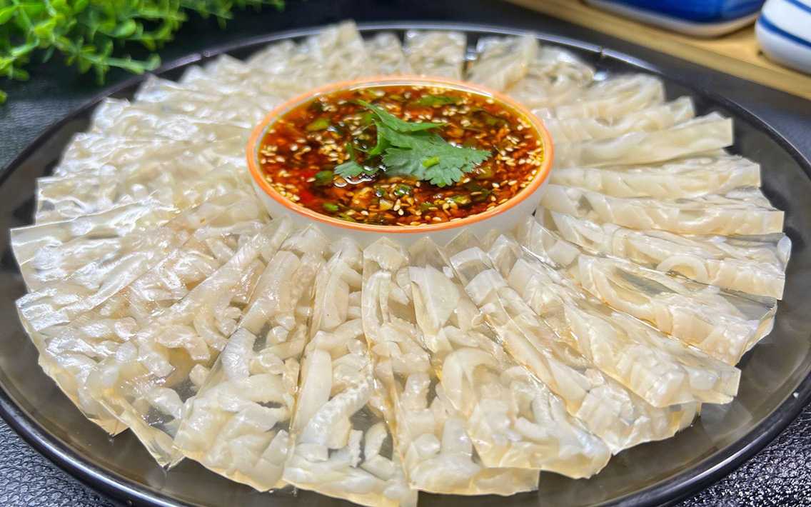 全自動皮凍灌裝封口機(jī)，賦能傳統(tǒng)美食規(guī)模化生產(chǎn)