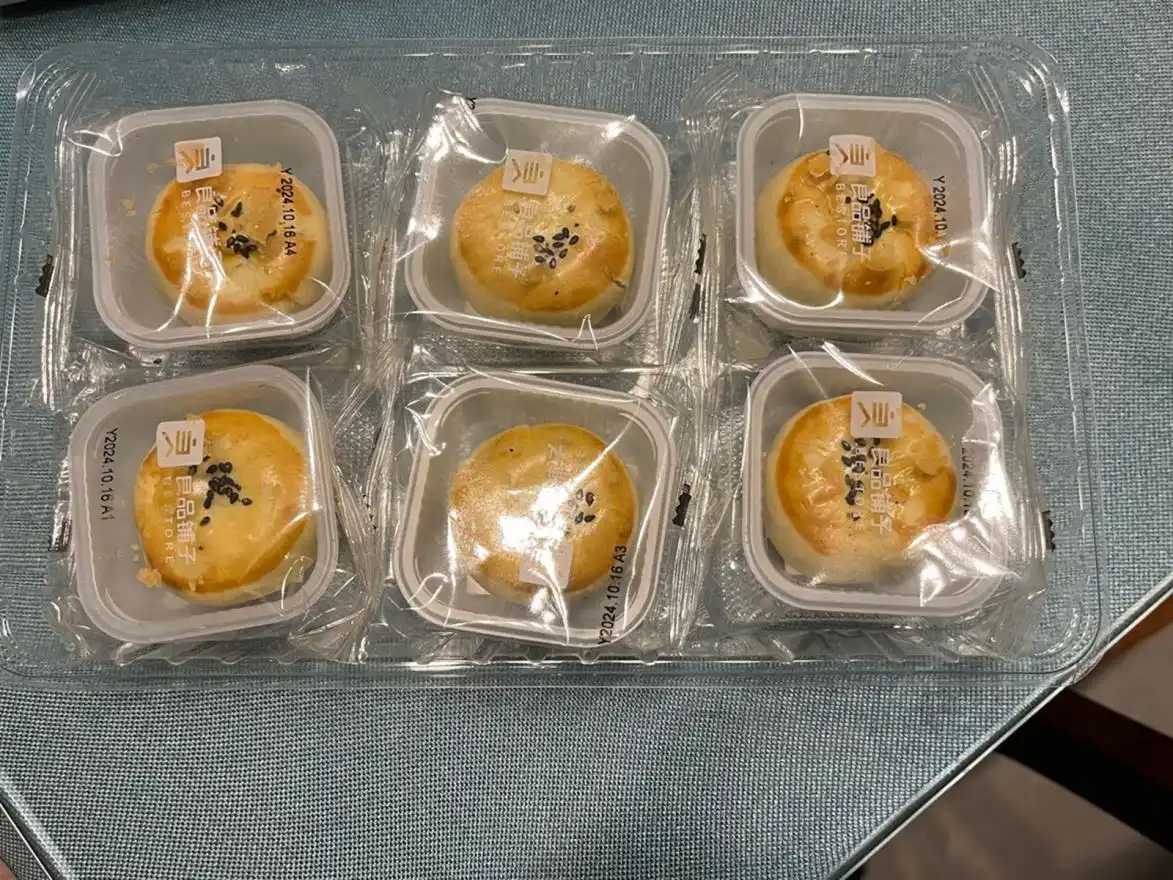 告別人工，擁抱高效：呂工機(jī)械自動(dòng)化解決方案，破解蛋黃酥、月餅量產(chǎn)難題