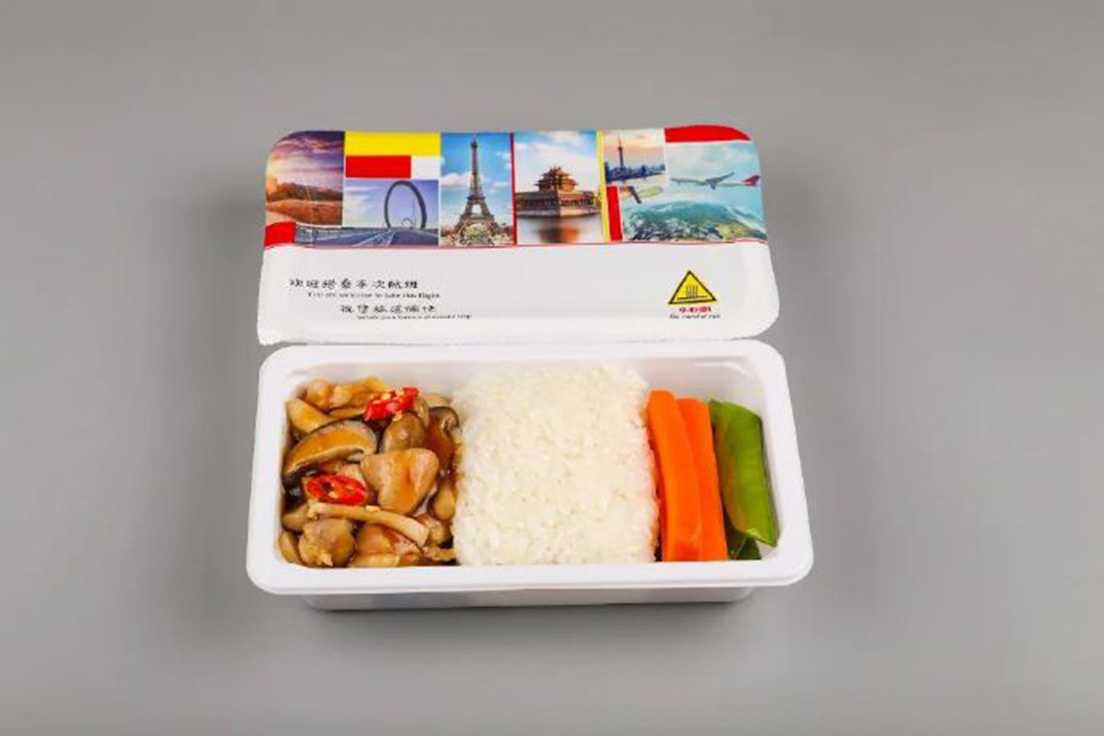 專業(yè)定制：呂工機械航空餐盒封口機，賦能中央廚房自動化升級