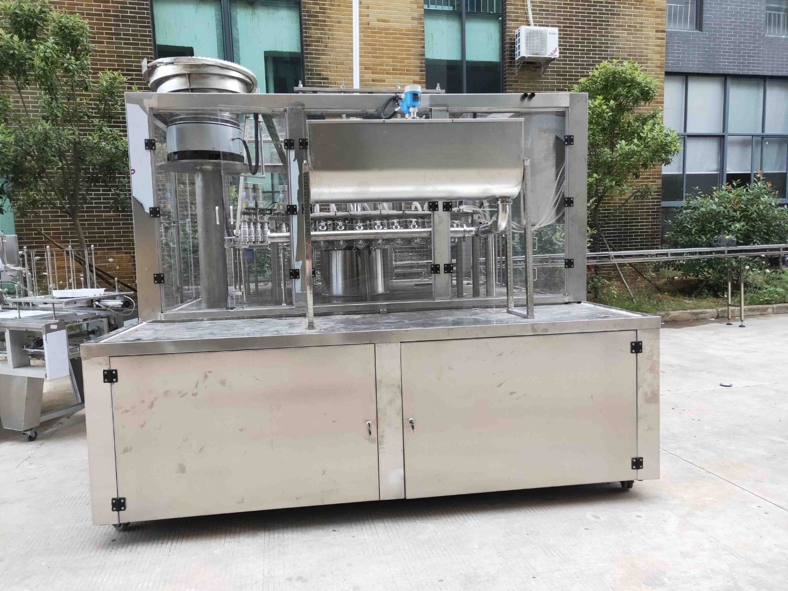 1722936110136624.jpg LG-900 斜嘴袋灌裝旋蓋機(jī).jpg